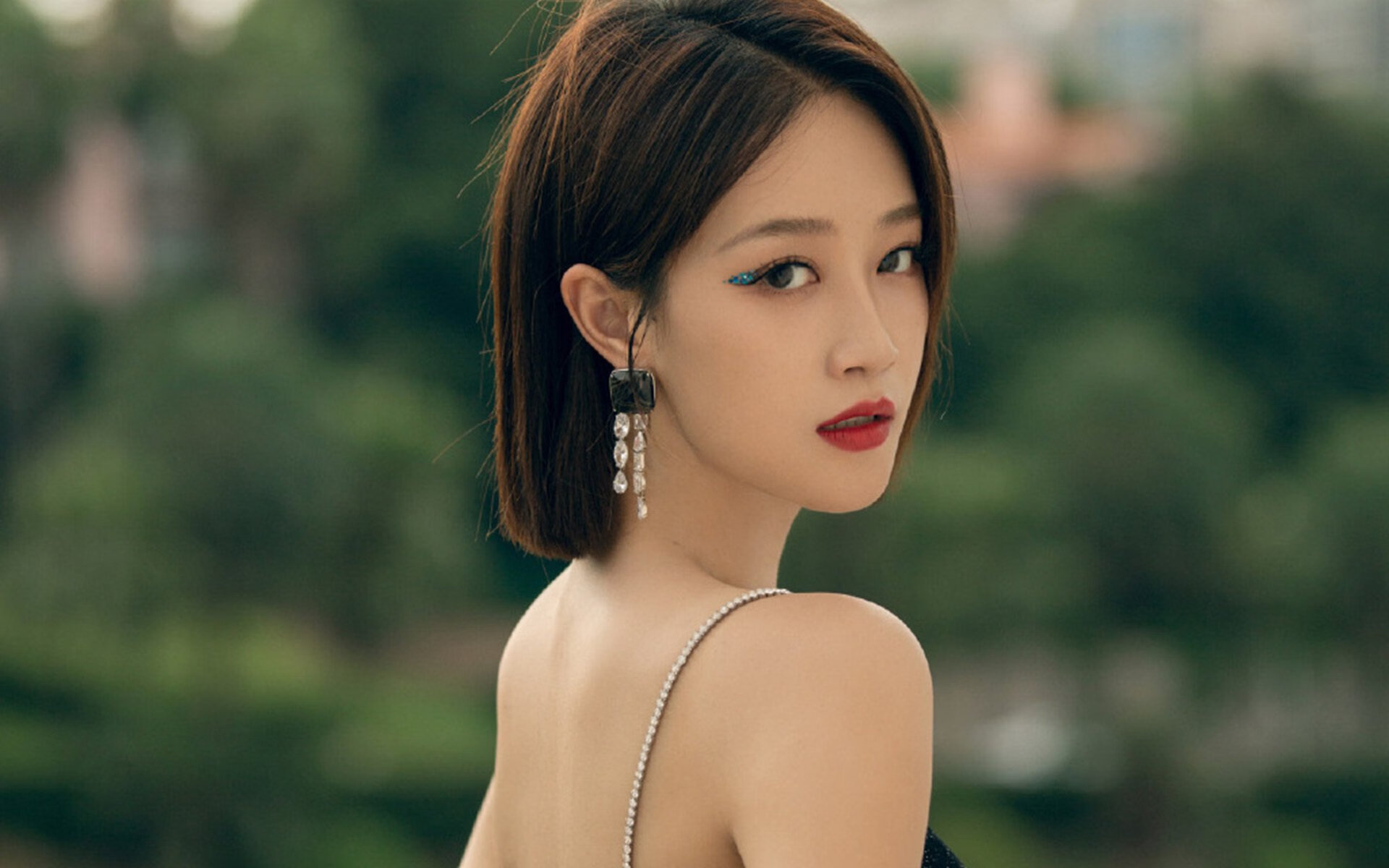 开云·体育官网-2016年季后赛：库里在勇士对阵雷霆的五场火爆逆转，2016年nba库里